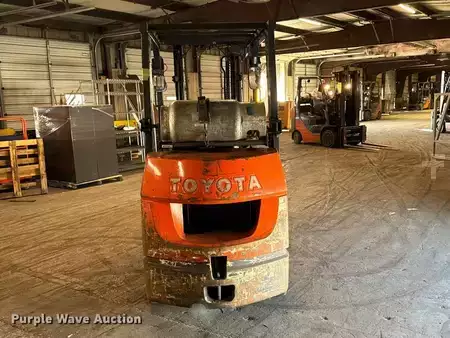 Propane Forklifts - Toyota 7FGCU25 (6)