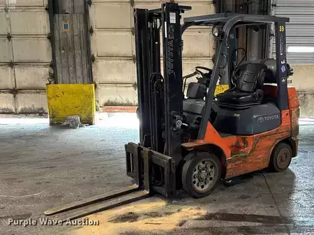 Propane Forklifts - Toyota 7FGCU25 (1)