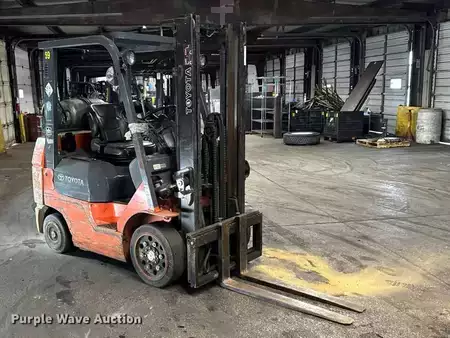 Propane Forklifts - Toyota 7FGCU25 (3)