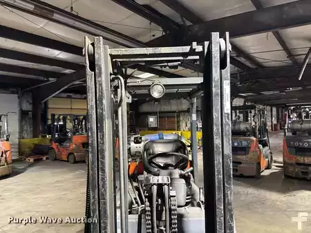 Propane Forklifts - Toyota 7FGCU25 (21)