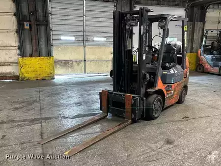 Propane Forklifts - Toyota 7FGCU25 (1)