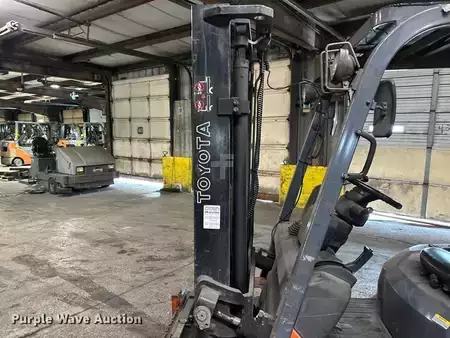 Propane Forklifts - Toyota 7FGCU25 (10)