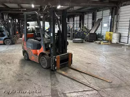 Propane Forklifts - Toyota 7FGCU25 (3)