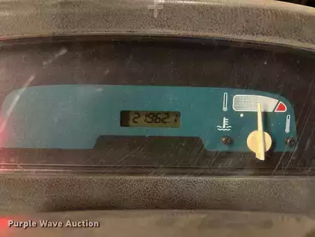 Propane Forklifts - Toyota 7FGCU25 (35)