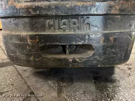 Montacargas GLP - Clark CGC30 (19)