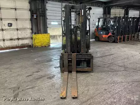 Montacargas GLP - Clark CGC30 (2)