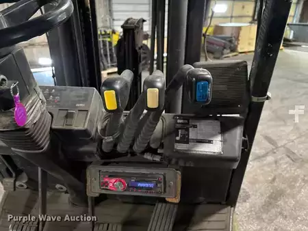 Montacargas GLP - Clark CGC30 (27)