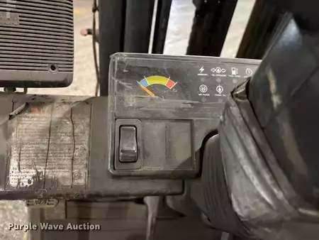 Montacargas GLP - Clark CGC30 (28)