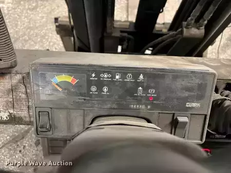 Montacargas GLP - Clark CGC30 (30)