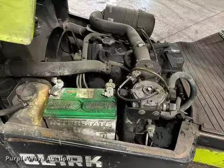 Montacargas GLP - Clark CGC30 (36)