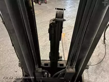 Montacargas GLP - Clark CGC30 (9)