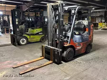 Propane Forklifts - Toyota 7FGCU25 (1)