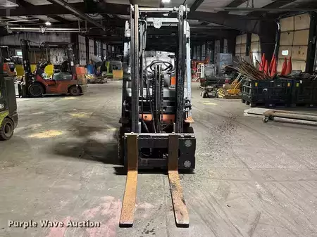 Propane Forklifts - Toyota 7FGCU25 (2)