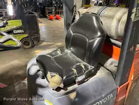 Propane Forklifts - Toyota 7FGCU25 (22)