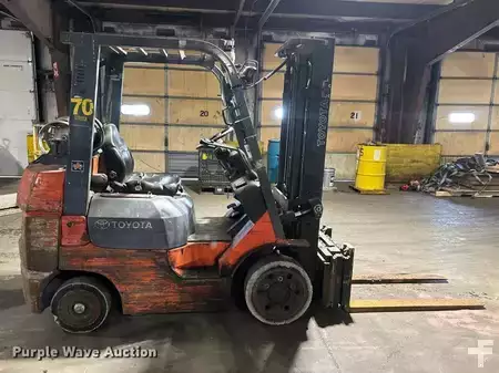 Propane Forklifts - Toyota 7FGCU25 (4)
