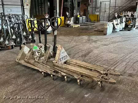 Diesel Forklifts - Crown pallet (3)