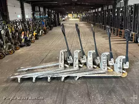 Diesel Forklifts - Crown pallet (8)