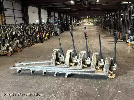 Diesel Forklifts - Crown pallet (8)