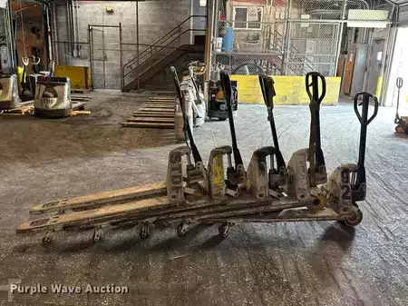 Diesel Forklifts - Crown pallet (8)