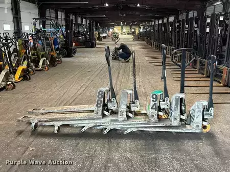 Diesel Forklifts - Crown pallets (8)