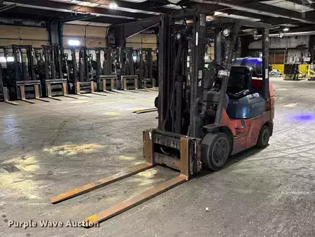 Propane Forklifts - Toyota 7FGCU25 (1)