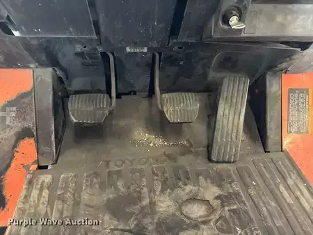 Propane Forklifts - Toyota 7FGCU25 (21)