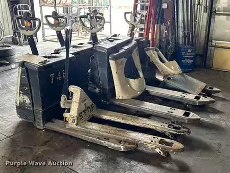 Diesel Forklifts - Crown WP3035-45 (3)