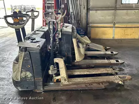 Diesel Forklifts - Crown WP3035-45 (4)
