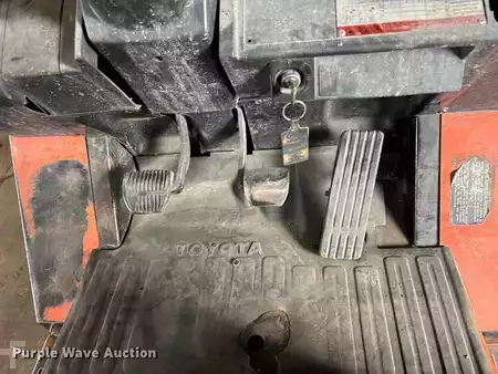 Propane Forklifts - Toyota 7FGCU25 (22)