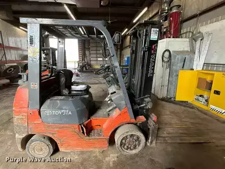 Propane Forklifts - Toyota 7FGCU25 (4)