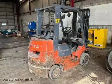 Propane Forklifts - Toyota 7FGCU25 (5)