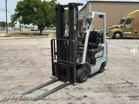 Propane Forklifts 2016  Unicarriers CFS40 (1)