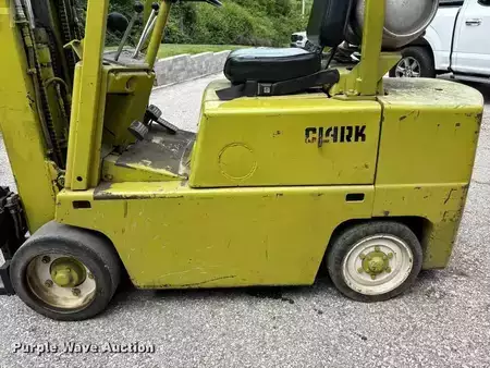 Montacargas GLP - Clark C500 (25)