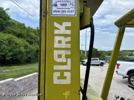 Montacargas GLP - Clark C500 (9)