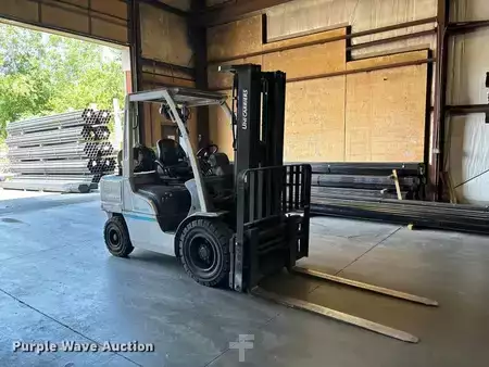Montacargas GLP 2015  Nissan PF70 (3)