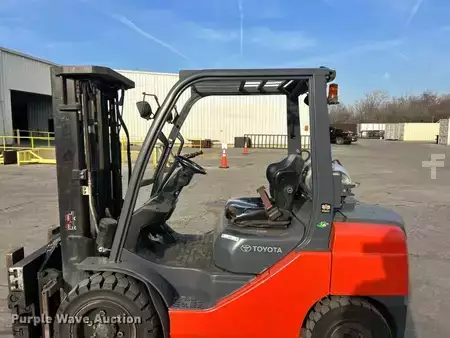 Propane Forklifts - Toyota 8FGU30 (21)
