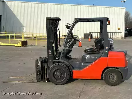 Propane Forklifts - Toyota 8FGU30 (8)