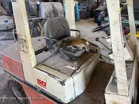 Montacargas diésel - Nissan EH02A25V (33)