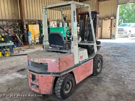 Montacargas diésel - Nissan EH02A25V (5)