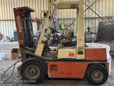 Montacargas diésel - Nissan EH02A25V (8)