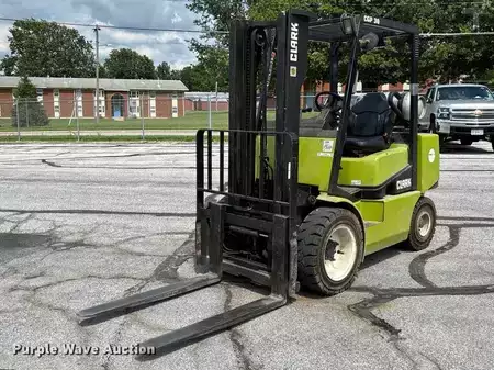 Propane Forklifts - Clark CGP30 (1)