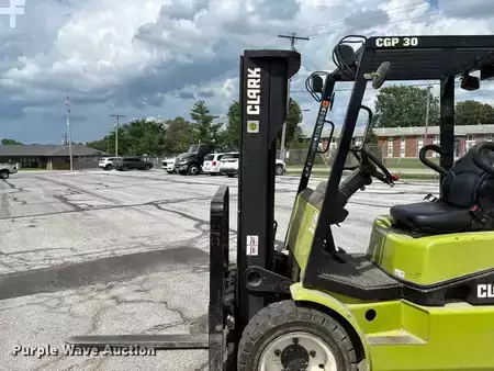 Propane Forklifts - Clark CGP30 (11)