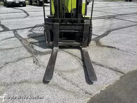 Propane Forklifts - Clark CGP30 (12)