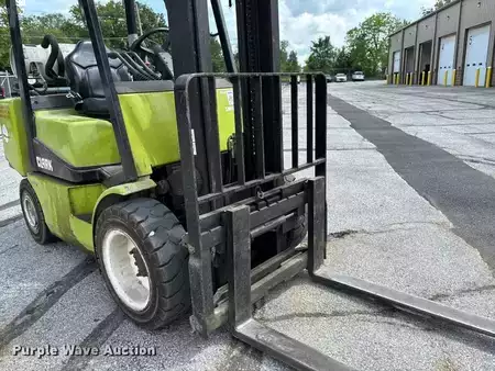 Propane Forklifts - Clark CGP30 (20)