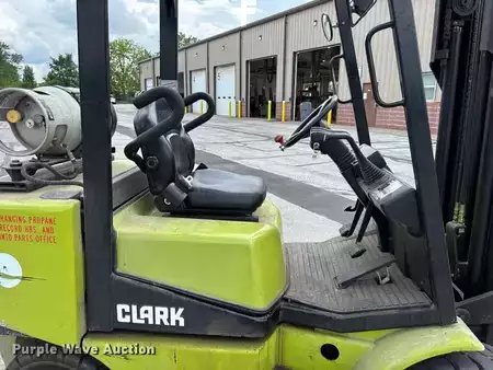 Propane Forklifts - Clark CGP30 (40)