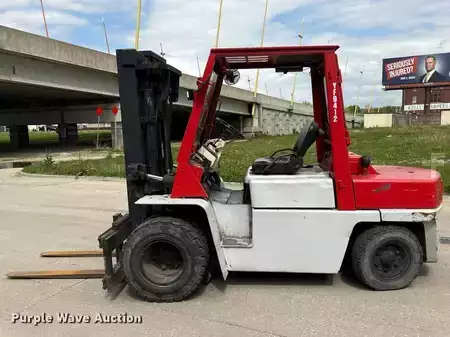Montacargas diésel - Nissan WGF03A40V (8)