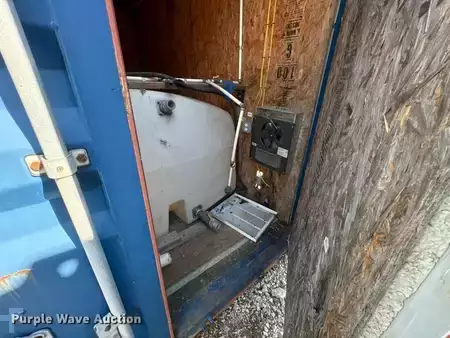 Montacargas diésel - Mobile restroom (11)