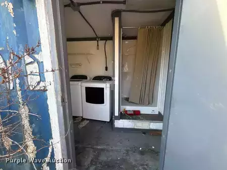 Montacargas diésel - Mobile restroom (10)