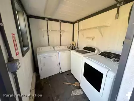 Montacargas diésel - Mobile restroom (11)