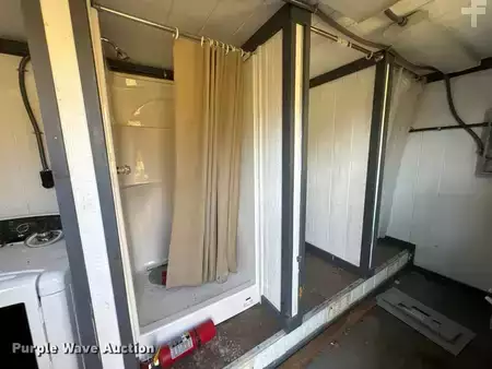 Montacargas diésel - Mobile restroom (13)